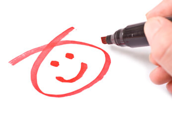Kundenzufriedenheit - ein Filzstift zeichnet einen Smiley